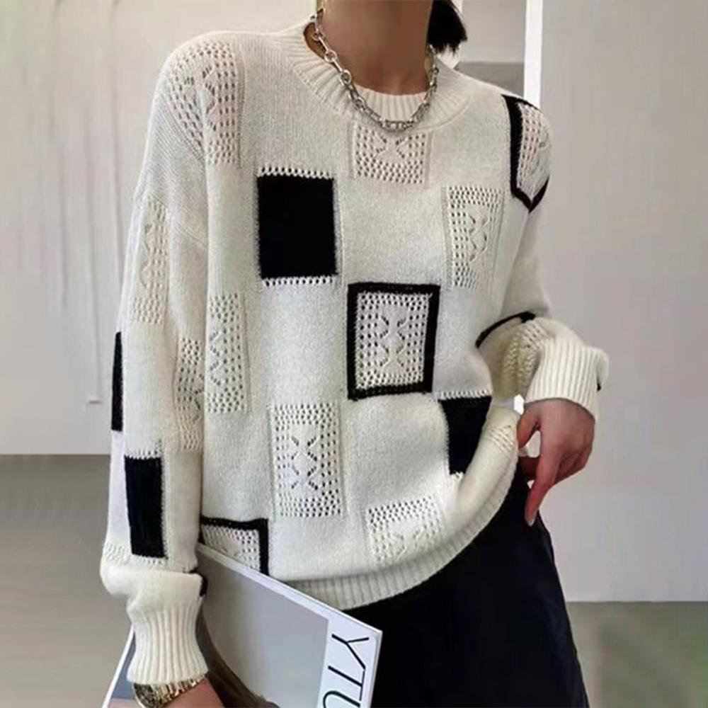Katarzyna | Biały Sweter w Kratę Oversize